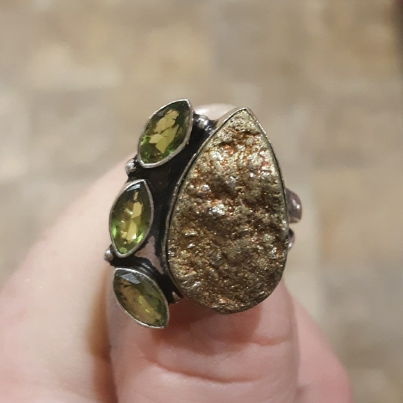New Titanium Druzy and Peridot 925 Silver Ring. - Picture 4 of 7
